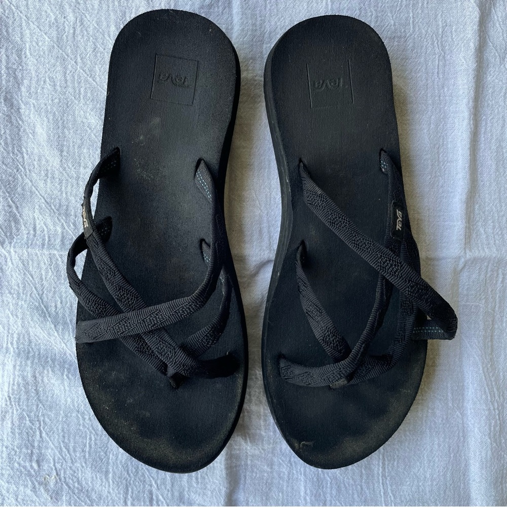 Teva Olowahu Sandals, Black, Size 10, GUC